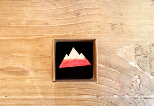 Anstecker Berge neonpink | handbemalt 14,50 € – Bild 2